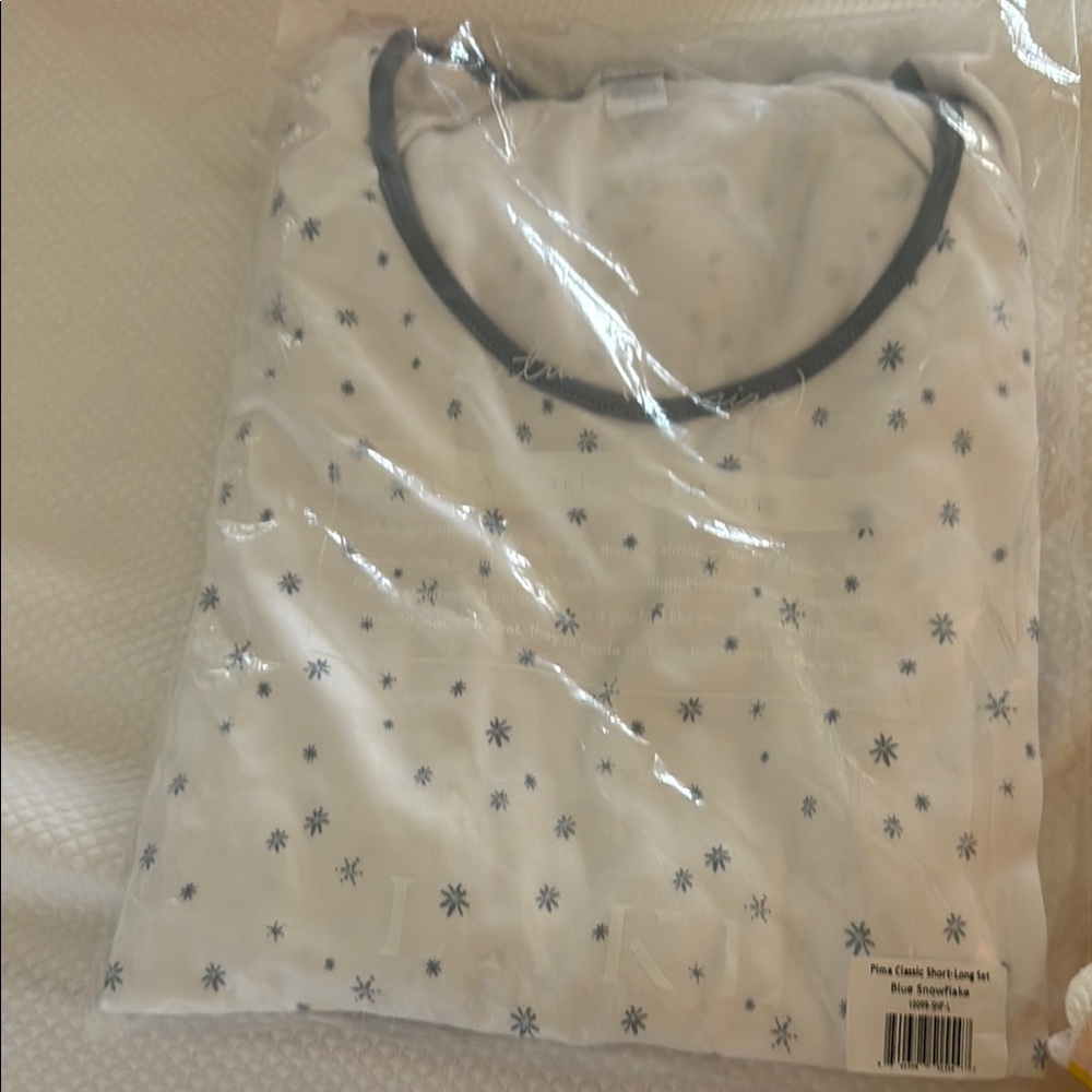 NWT Lake Pima classic short long blue snowflake pajamas